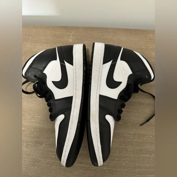 Air Jordan 1 Mid Panda Black and White | Very Good Condition - Picture 3 of 8
